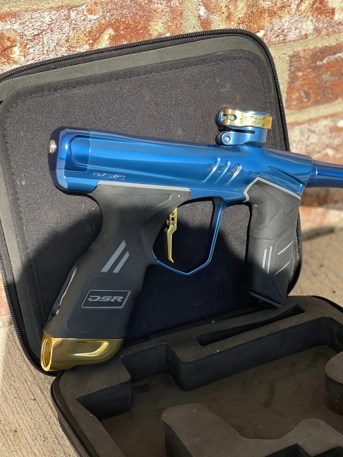 Used Dye Dsr+ Paintball Gun - Polished Blue / Polished Gold 1