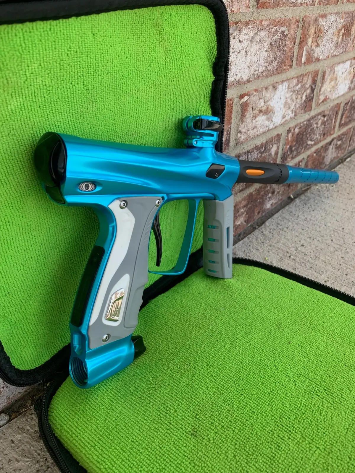 Used Smart Parts Shocker Rsx Paintball Marker- Teal / Black 1