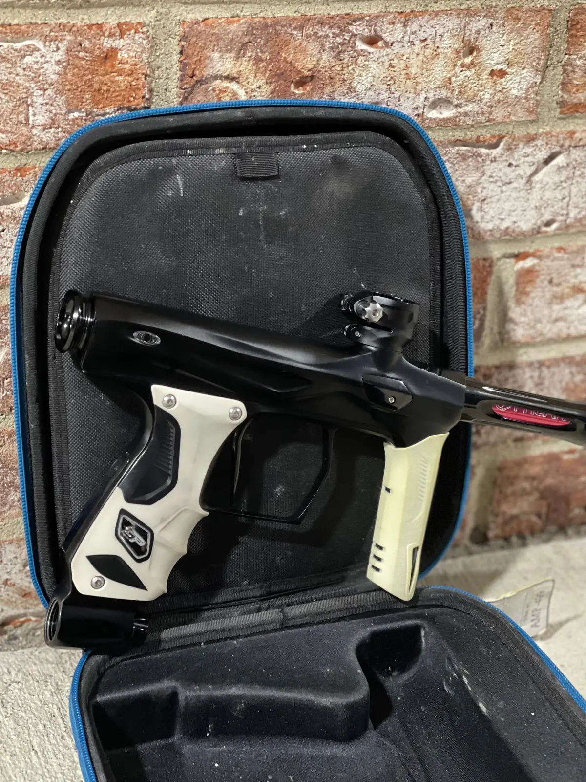 Used Shocker Amp Paintball Gun - Black W/ White Grips 1