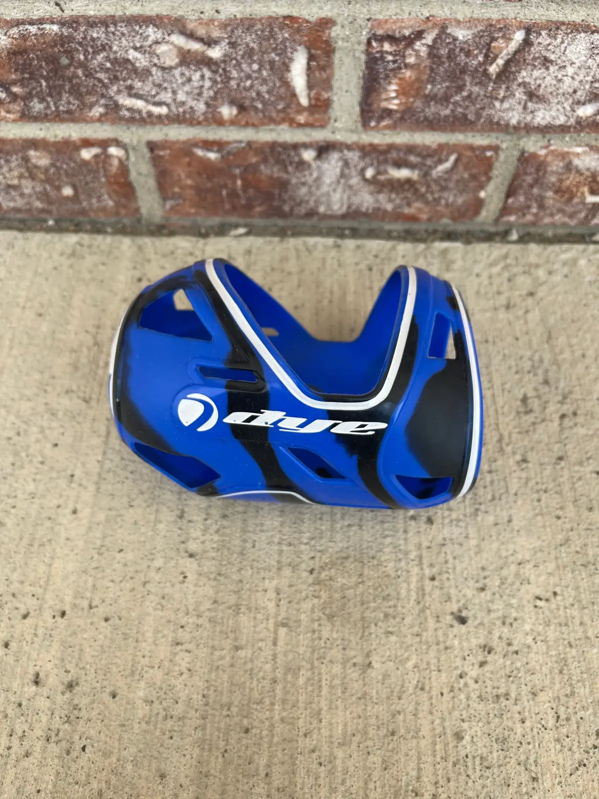 Used Dye Tank Grip - Blue/White/Black Swirl 1