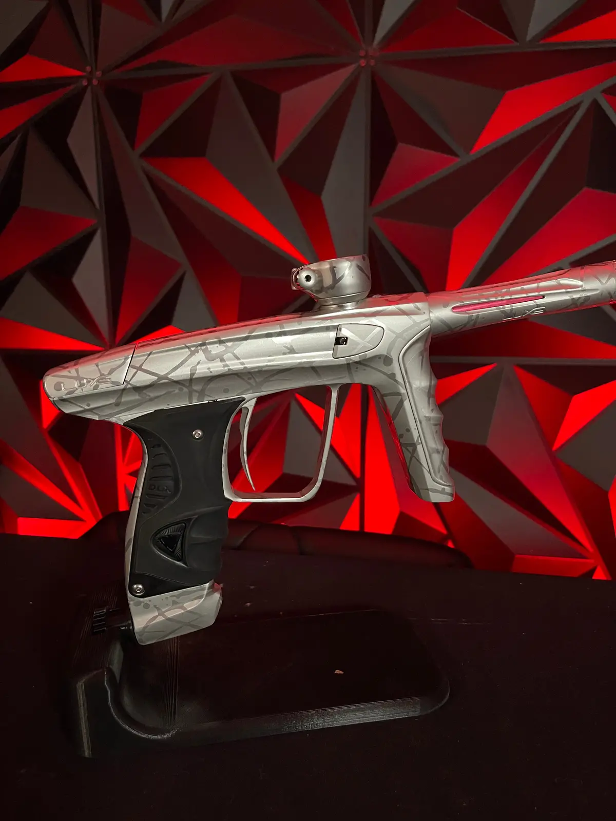 Used Dlx Luxe X Paintball Gun - Silver Splash 1