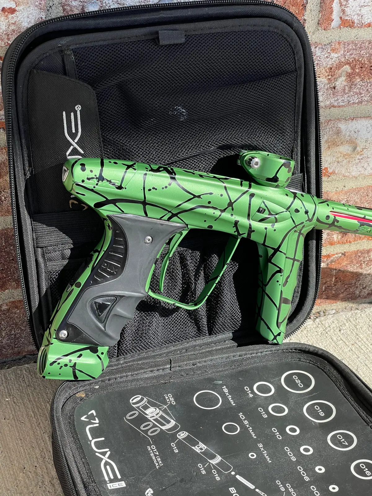 Used Dlx Luxe Ice Paintball Gun - Le Dust Green/Black 3D Splash #7 Of 20 1
