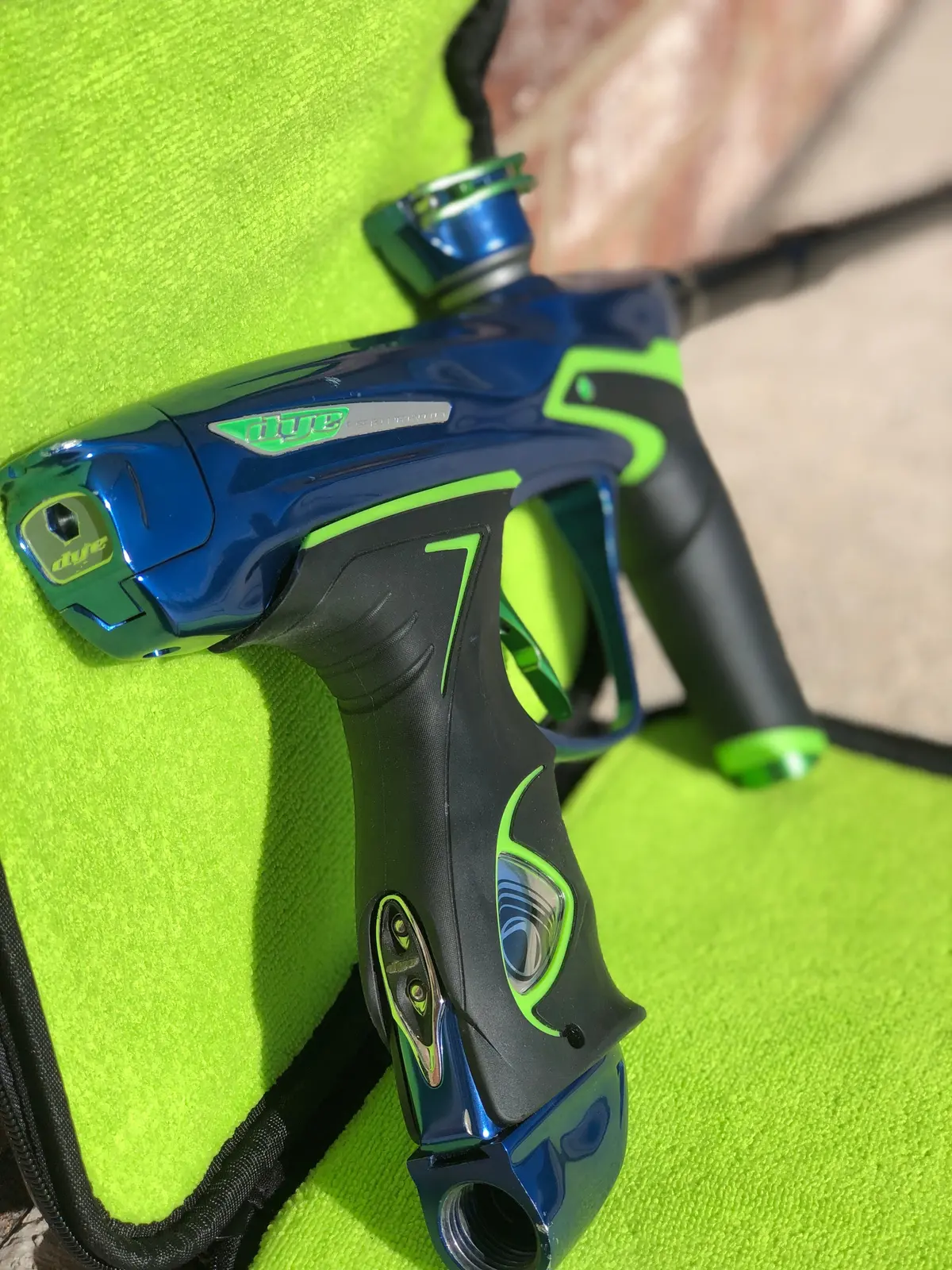 Used Dye Dm14 Paintball Marker - Blue/Lime 1