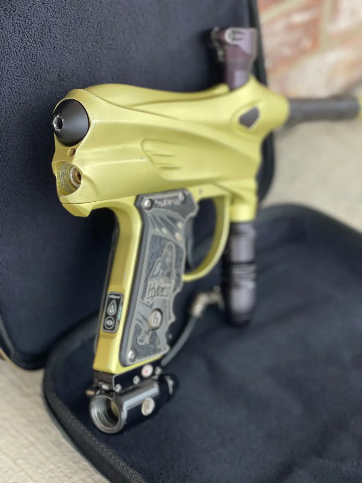 Used Dye Dm4 Paintball Gun - Dust Yellow/Dust Black 1