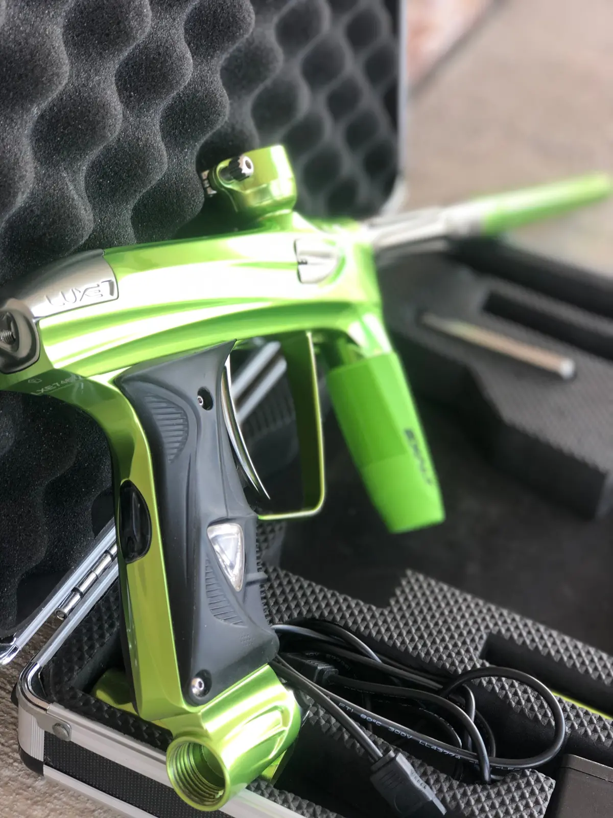 Used Dlx Luxe 1.5 Paintball Gun - Gloss Lime/Pewter With 2.0 Core 1