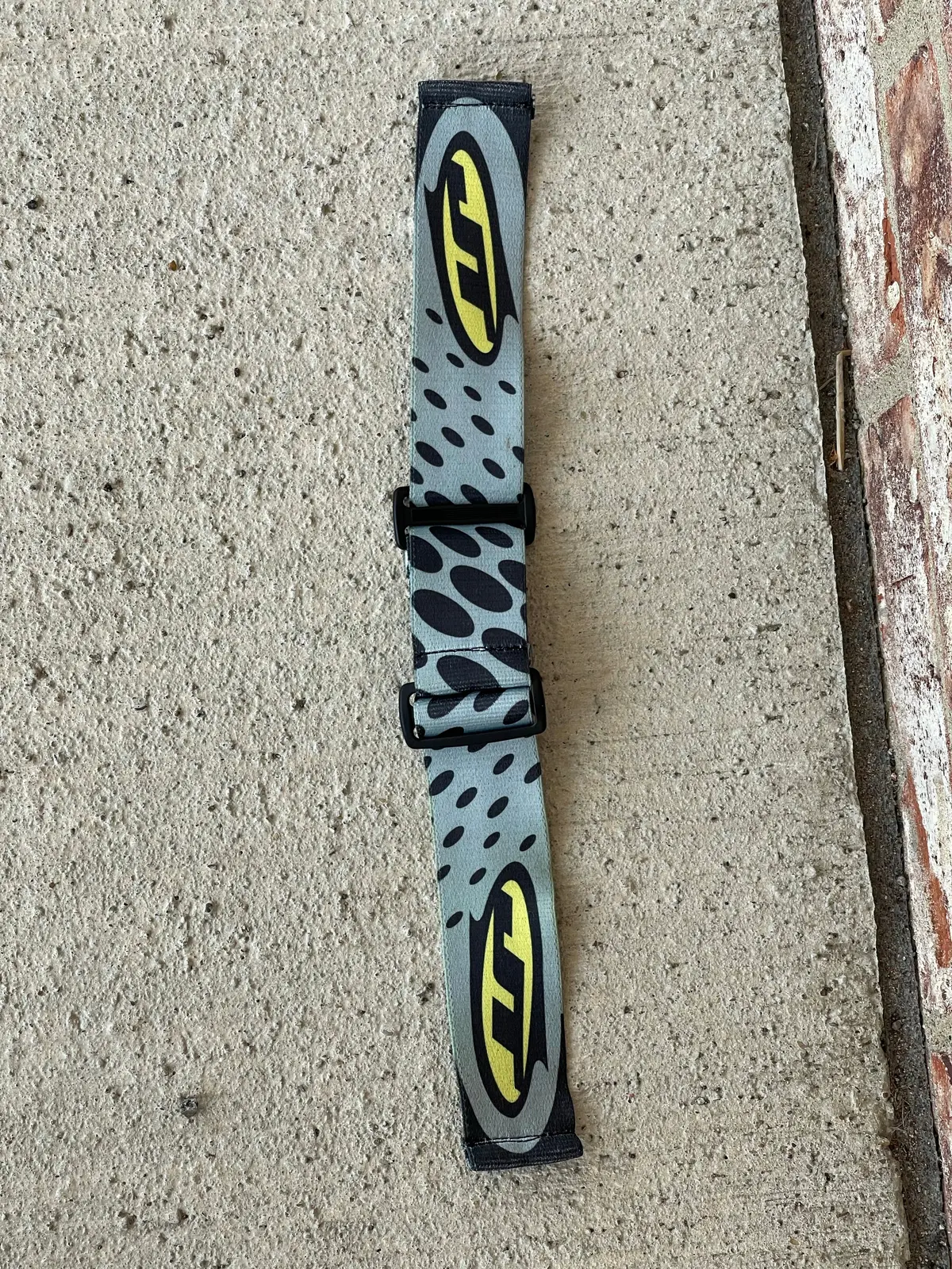 Used Jt Universal Mask Strap - Gray Bubble 1