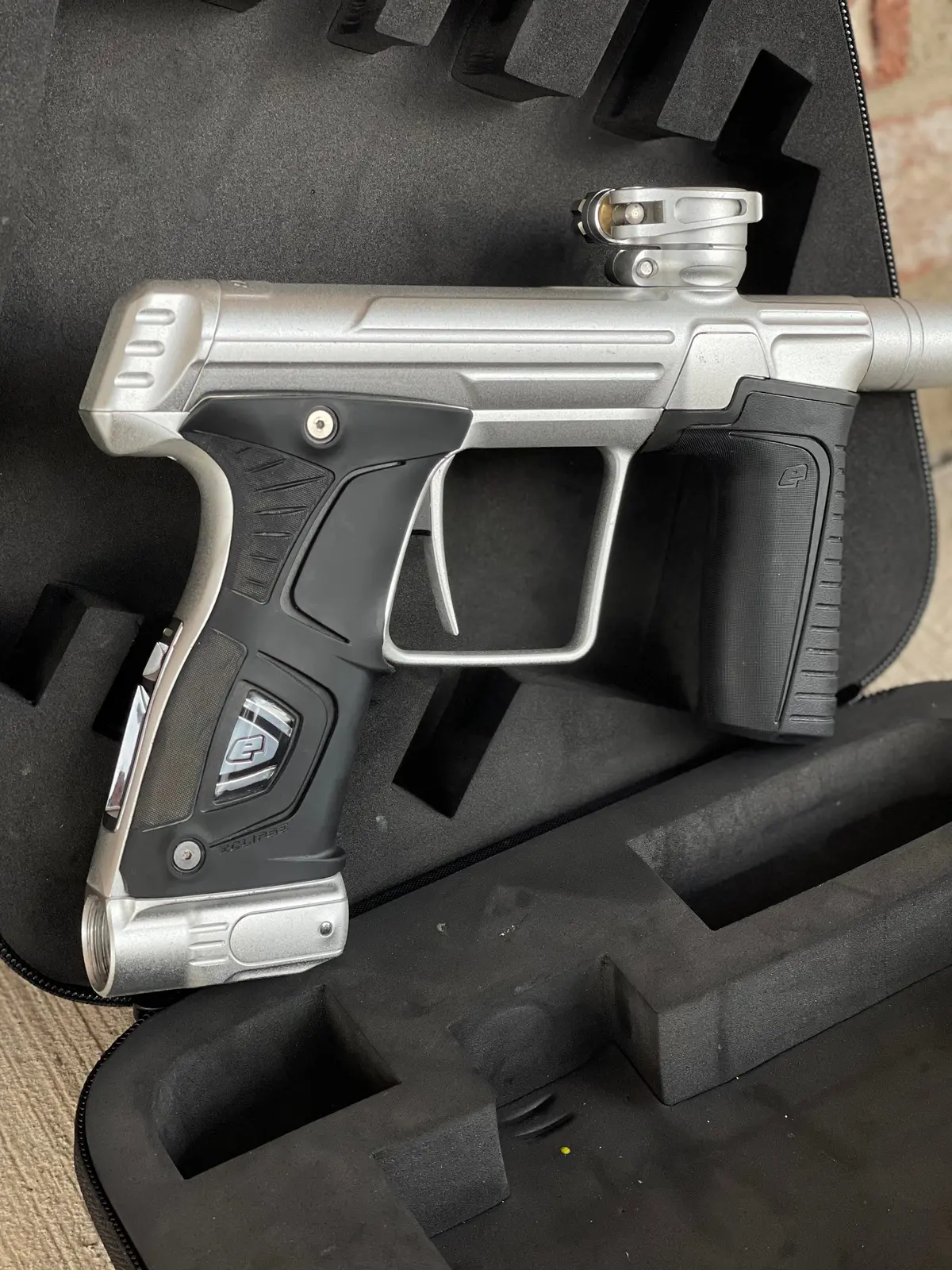 Used Planet Eclipse Gtek 170R Paintball Gun - Silver W/ Fl Carbon Fiber Barrel 1