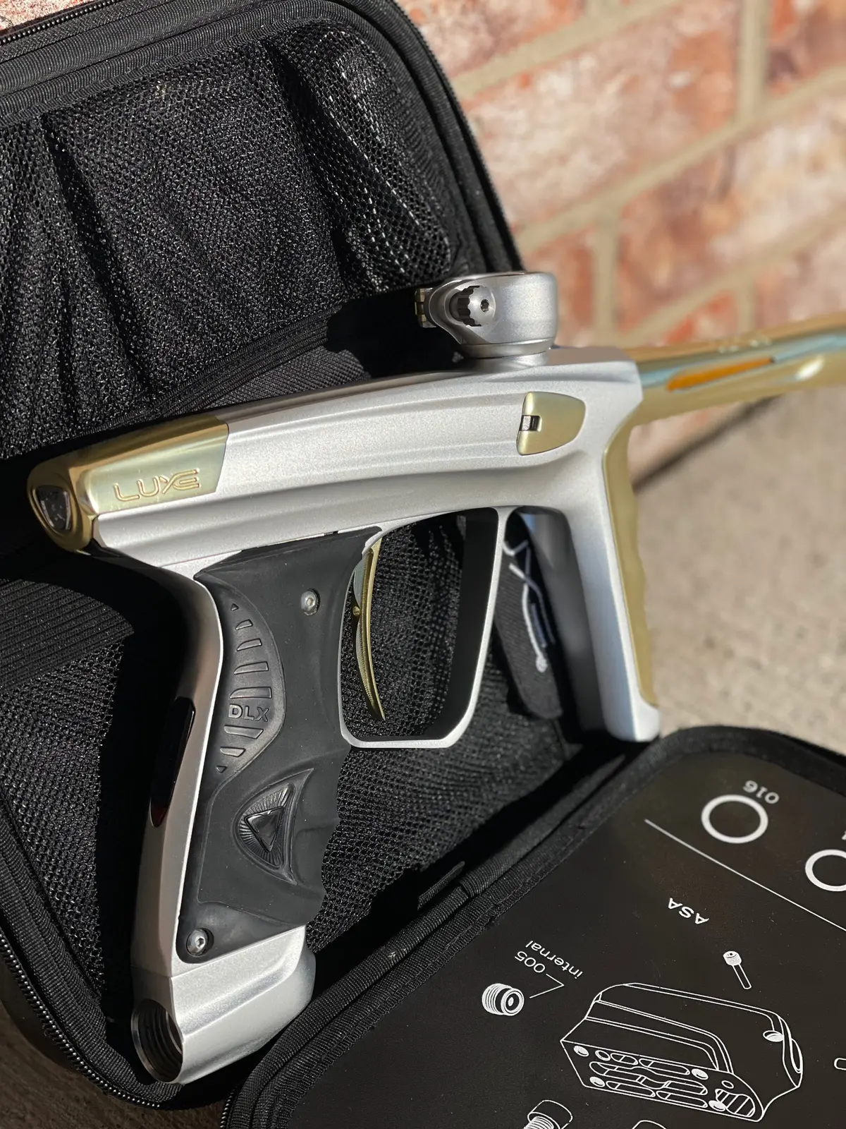 Used Dlx Luxe X Paintball Gun - Dust White/Polished Gold 1