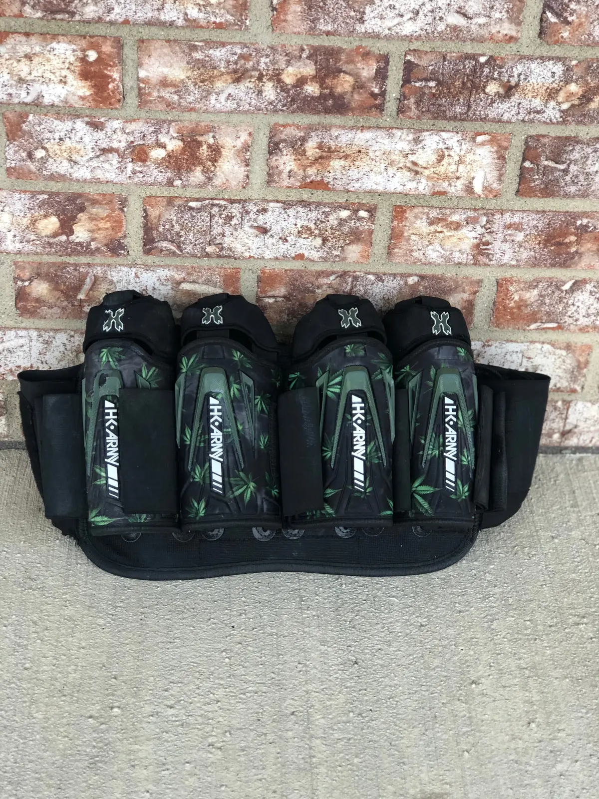 Used Hk Army Zero G 4+7 Paintball Pod Pack- Black W/Leaves 1