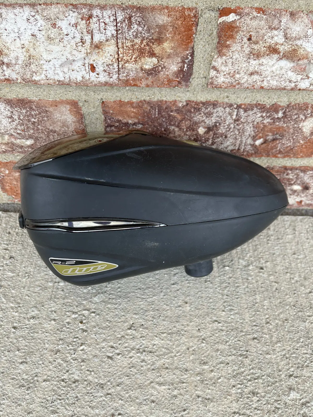 Used Dye R2 Paintball Loader - Black / Gold 1