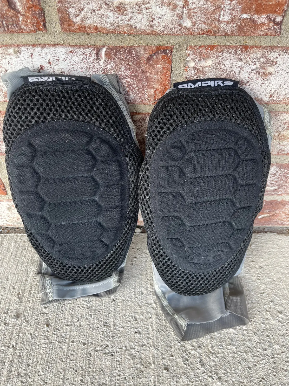 Used Empire Neoskin Knee Pads - Medium 1