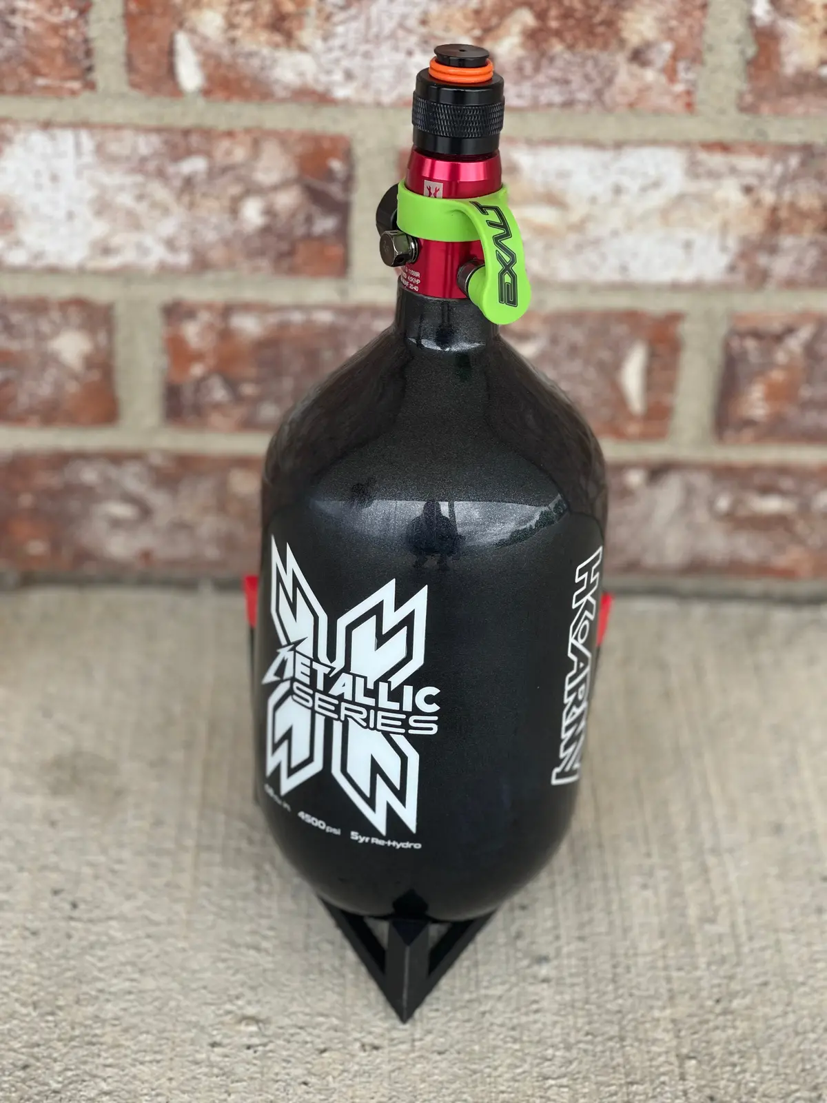 Used Hk Army "Aero Lite" Metallic Series 68/4500 Paintball Tank - Black W/ Red Standard Regulator, Thread Protector, And Exalt Fill Nipple Cover 1