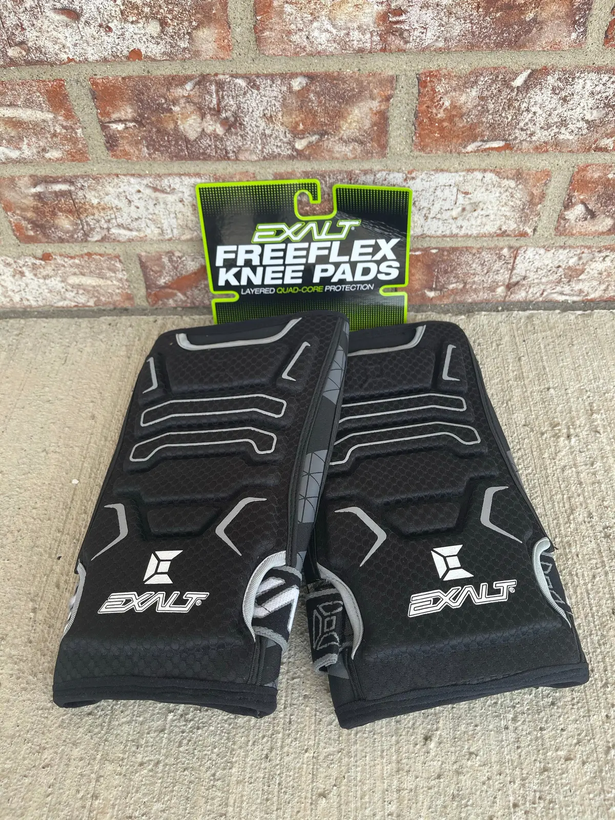 Used Exalt Freeflex Knee Pads - Small - Black 1