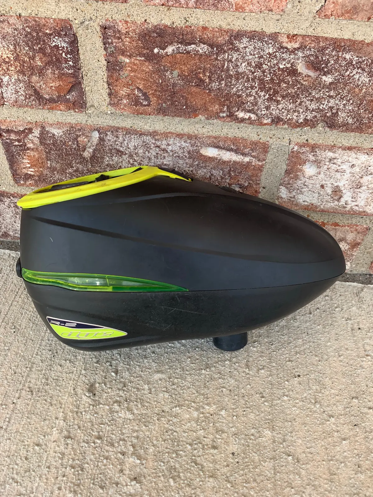 Used Dye R2 Paintball Loader- Yellow 1