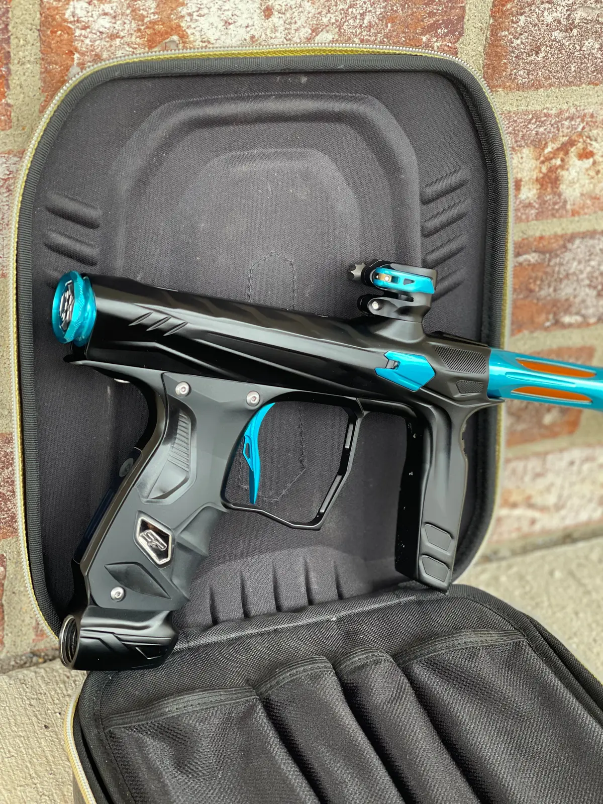 Used Hk Army Shocker Amp Paintball Gun - Black/Teal 1