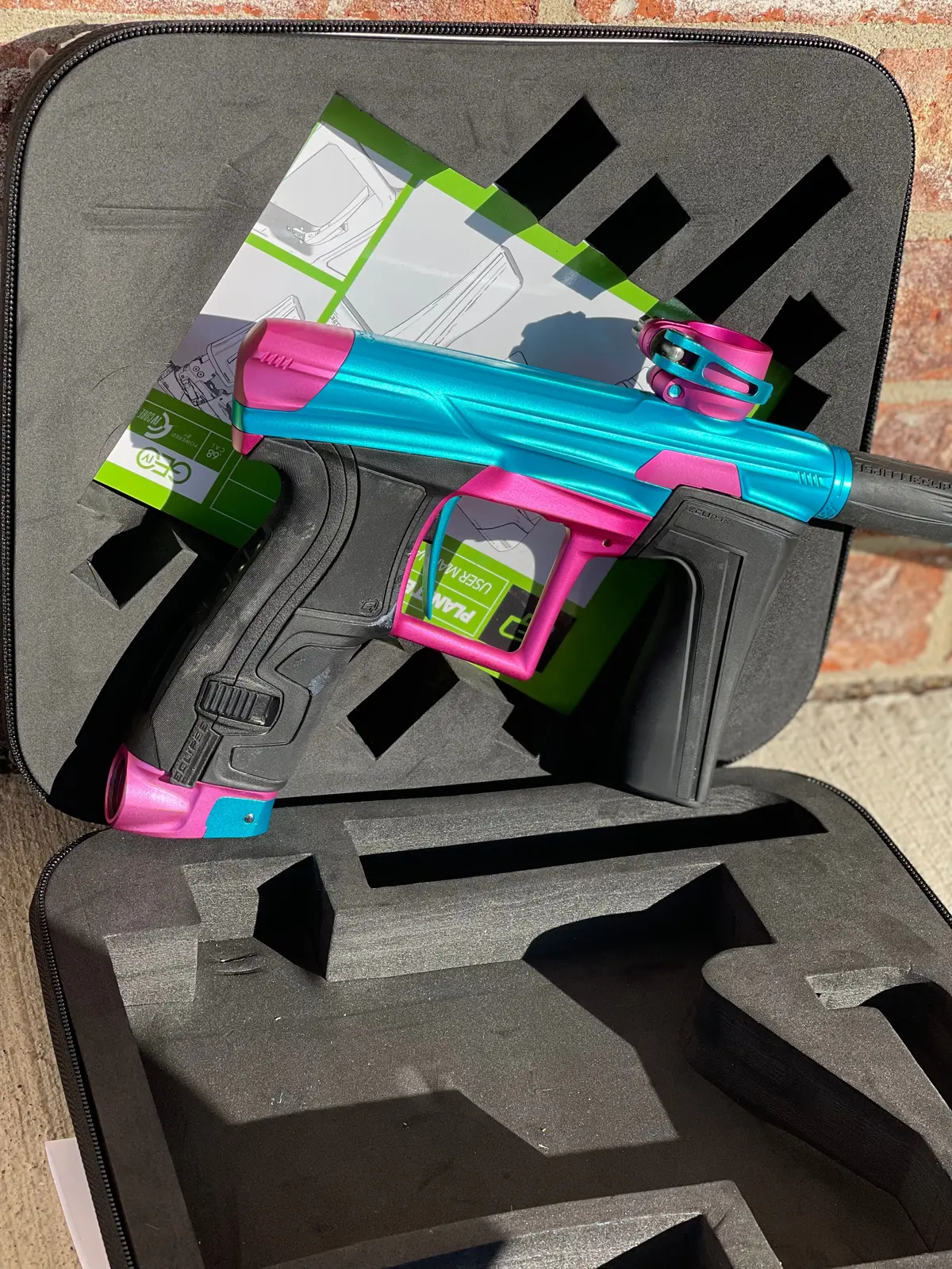 Used Planet Eclipse Geo 4 Paintball Gun - Teal/Pink 1