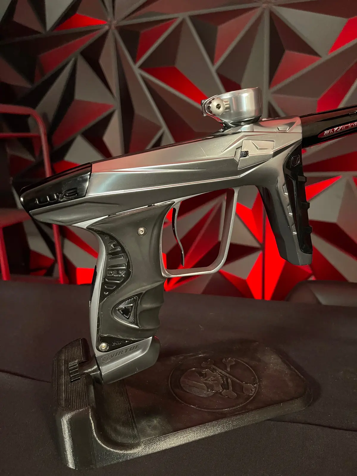 Used Dlx Luxe X / Virtue Ace Paintball Gun - Gloss Silver 1