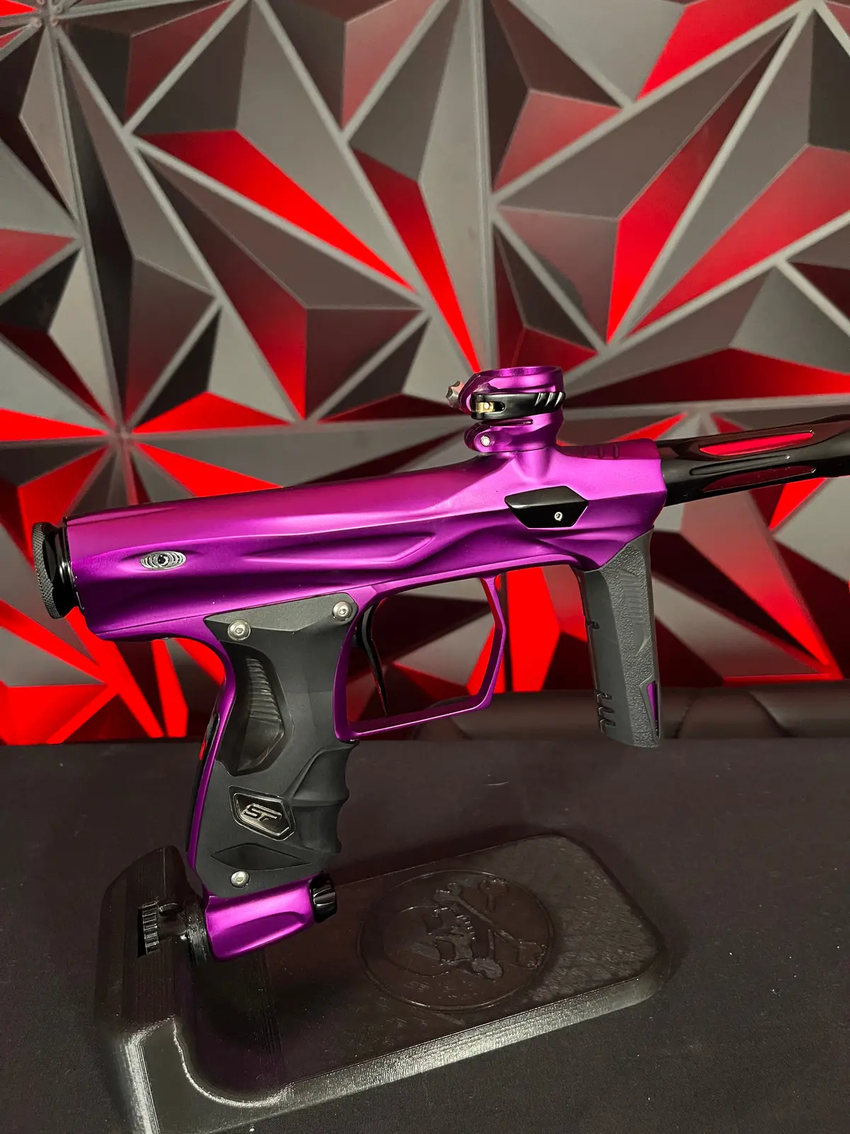 Used Shocker Amp Paintball Gun - Purple / Black 1
