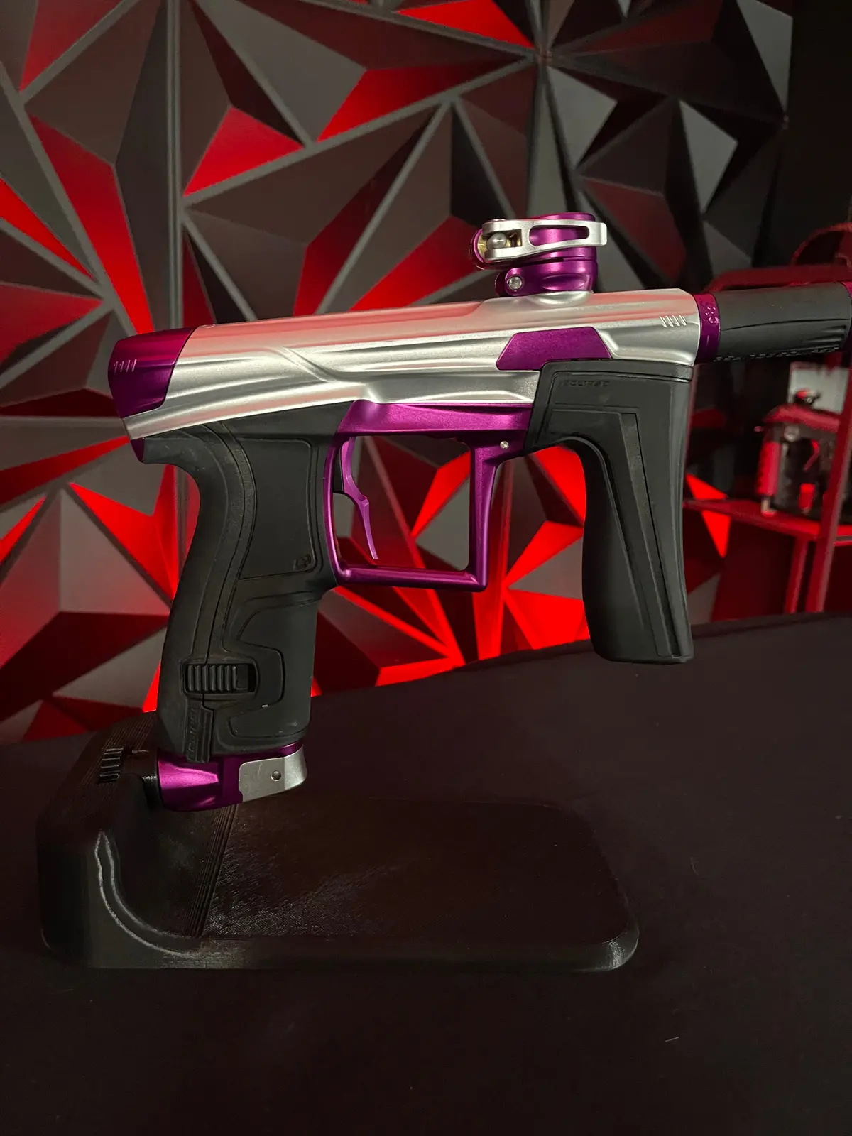 Used Planet Eclipse Geo 4 Paintball Gun - Silver/Purple W/2 Fl Inserts 1