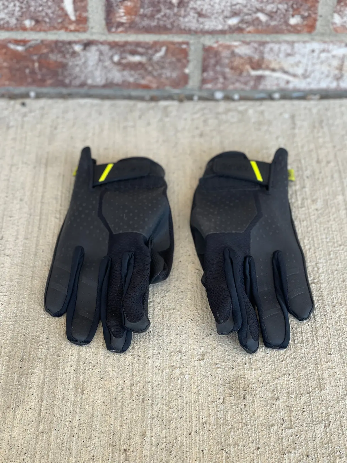 Used Infamous Pro Dna Sicario Glove - Small 1