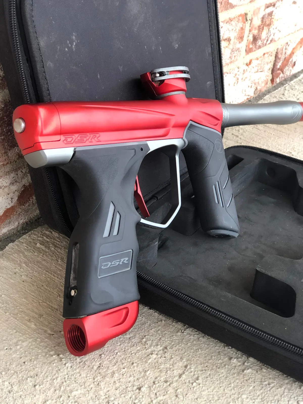 Used Dye Dsr Paintball Gun - Blaze Red 1