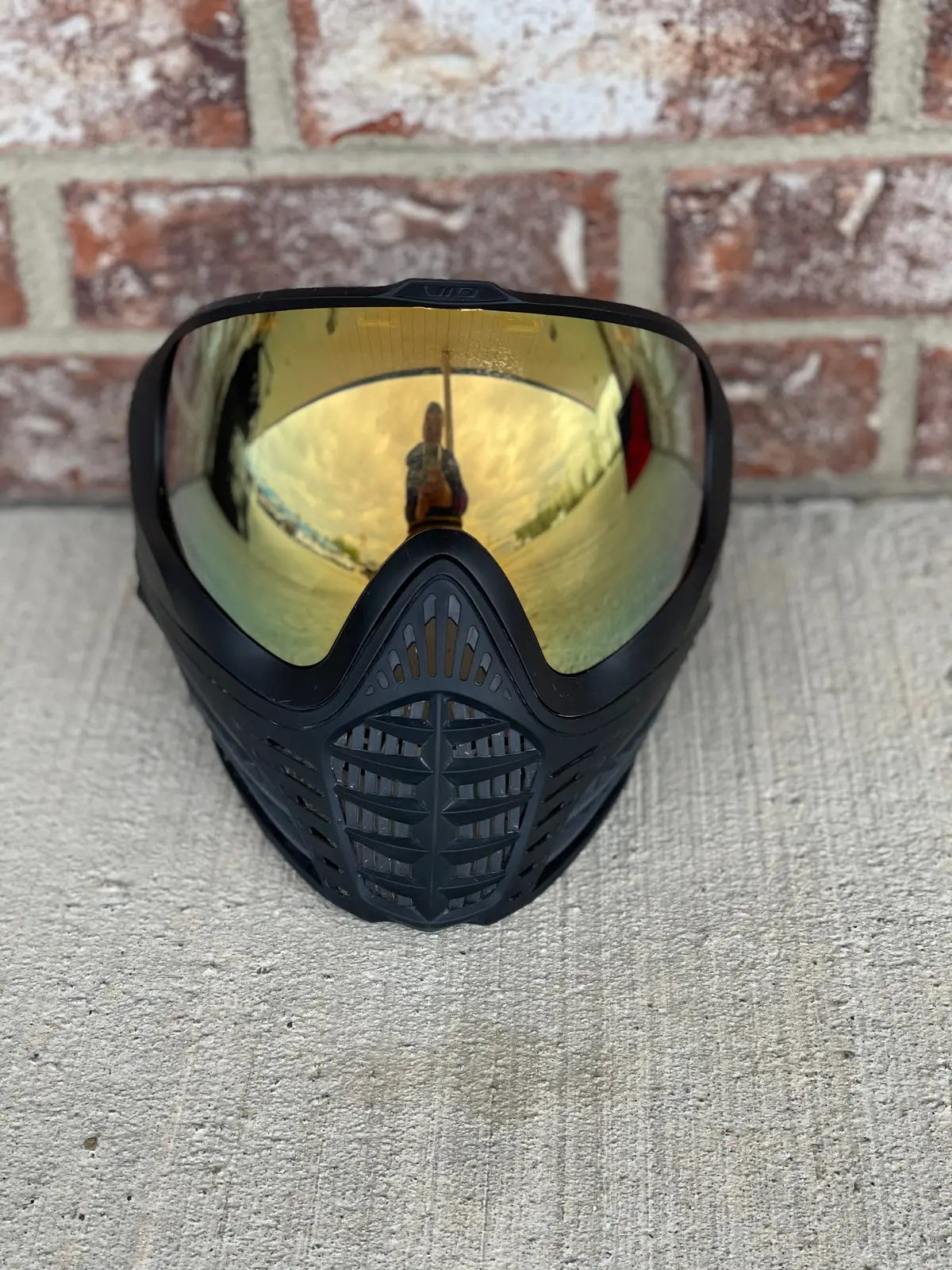 Used Virtue Contour Paintball Mask - Black W/ Gold Mirror Lens 1