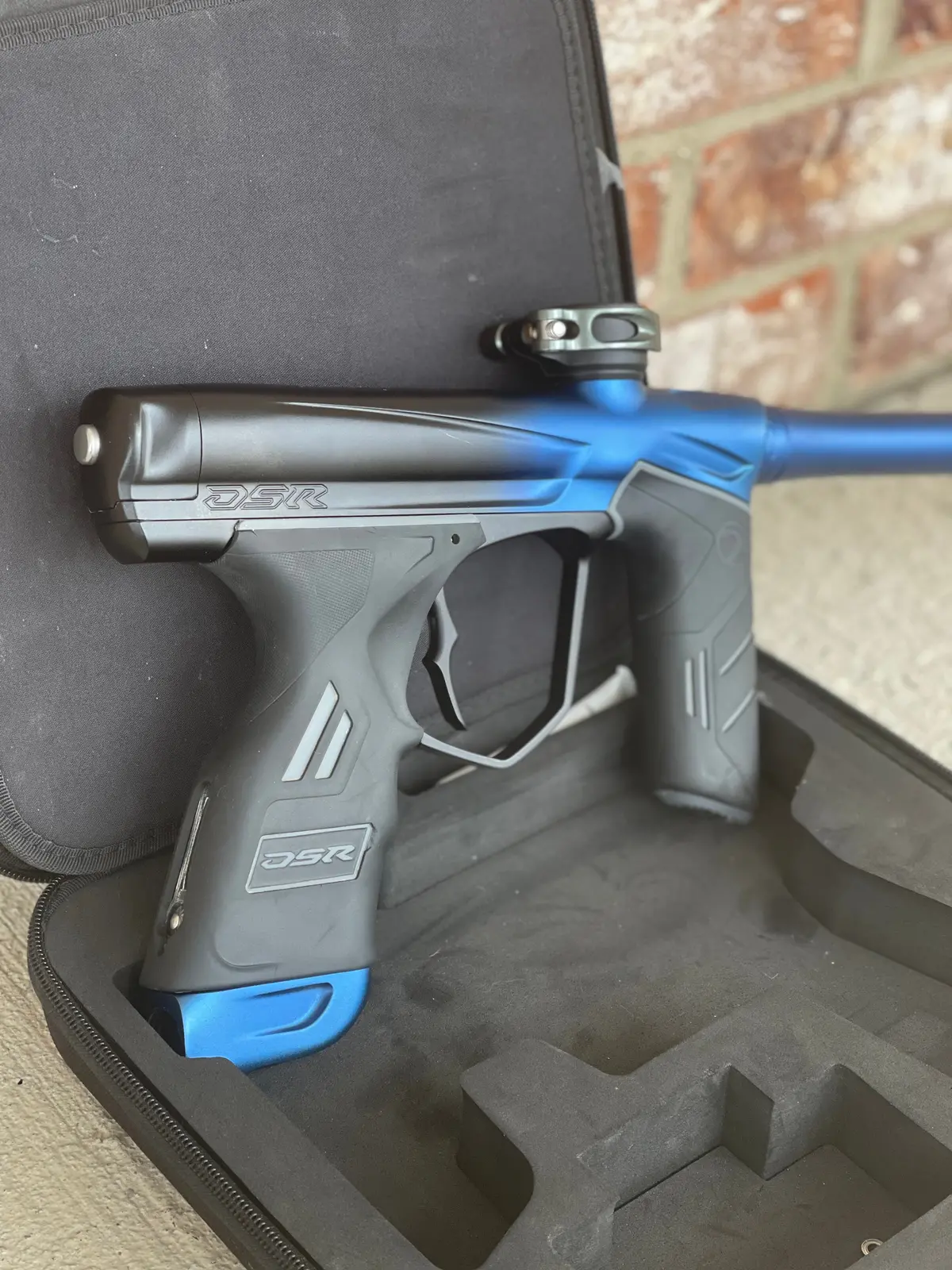 Used Dye Dsr Paintball Gun - Black Waters 1