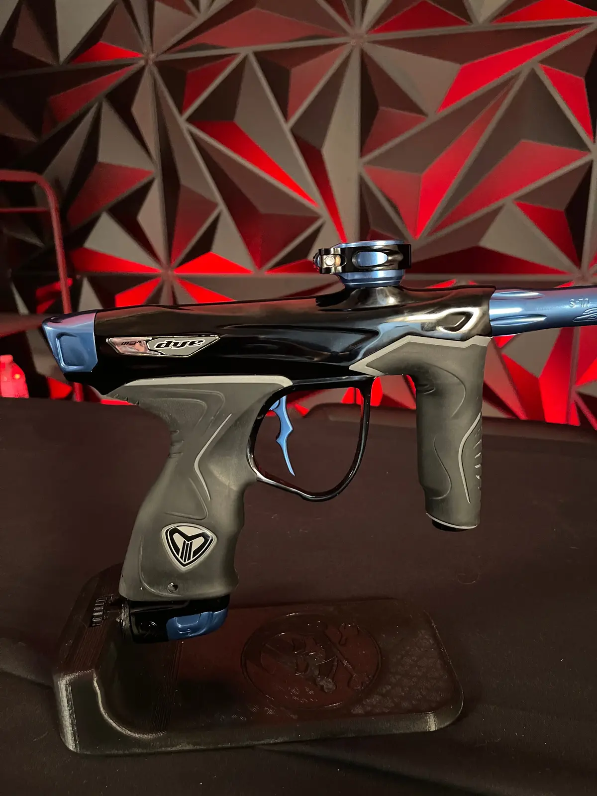 Used Dye M3+ Paintball Ball Gun - Black/Blue 1