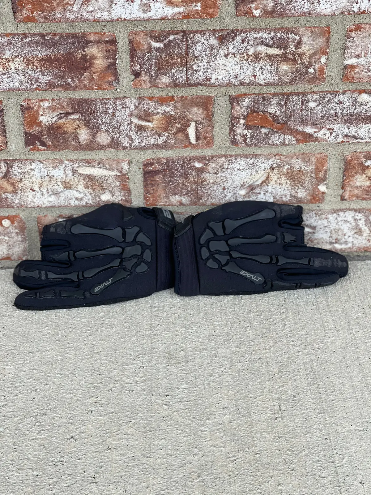 Used Exalt Death Grip Half Finger - Black - Medium 1