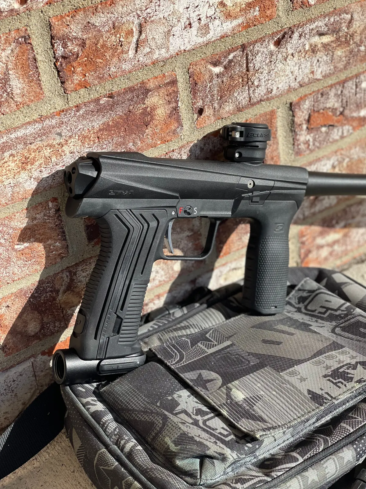 Used Planet Eclipse Emek 100 Paintball Gun - Black W/Gray Trigger And Pops Asa (Early Gen - Non Pals) 1