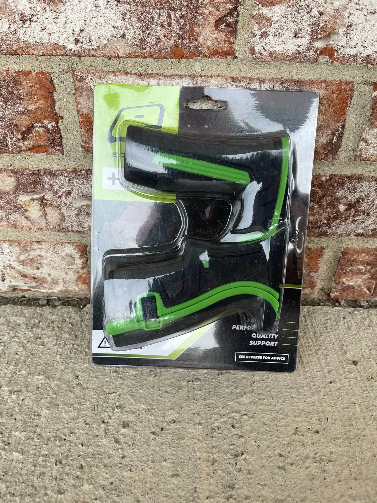 Used Planet Eclipse Cs2 Paintball Grips- Black / Green 1