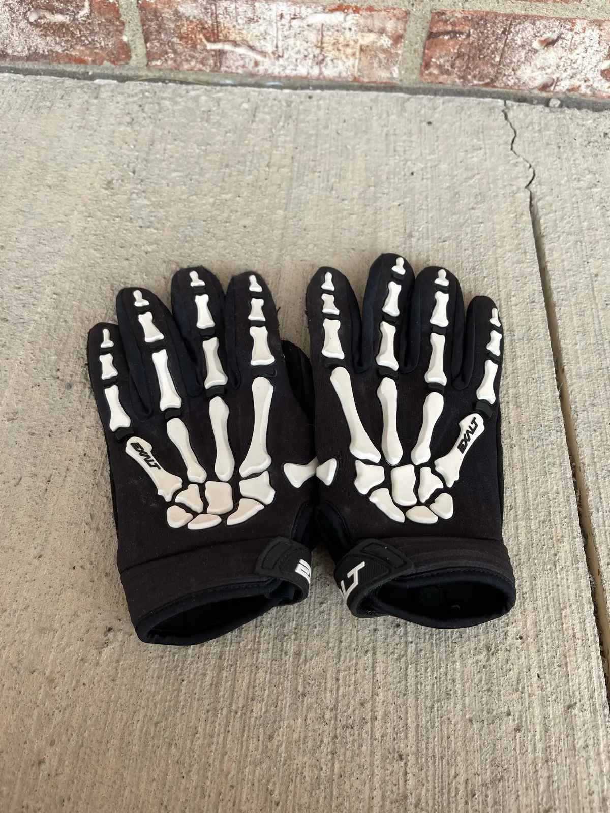 Used Exalt Death Grip Full Finger - White - Medium 1