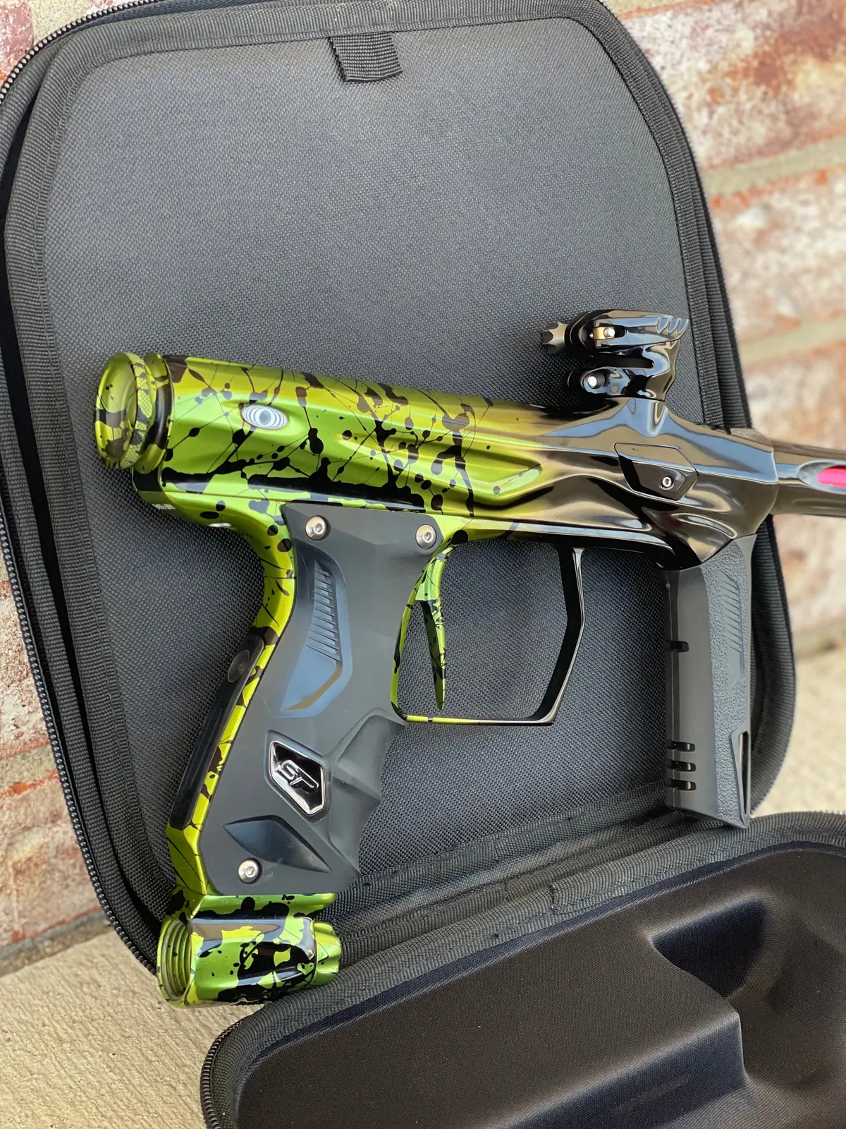 Used Shocker Amp Paintball Gun - Reactor Lime Splash With Matching Cc Frame & Valve 1