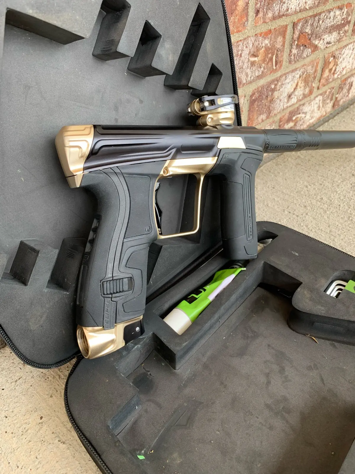 Used Planet Eclipse Cs2 Paintball Gun - Black/Gold 1