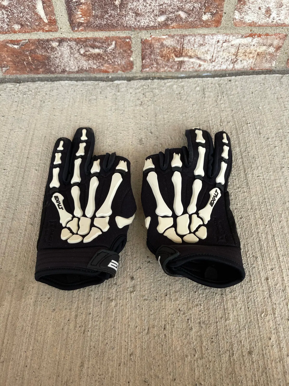Used Exalt Death Grip Half Finger - White - Medium 1