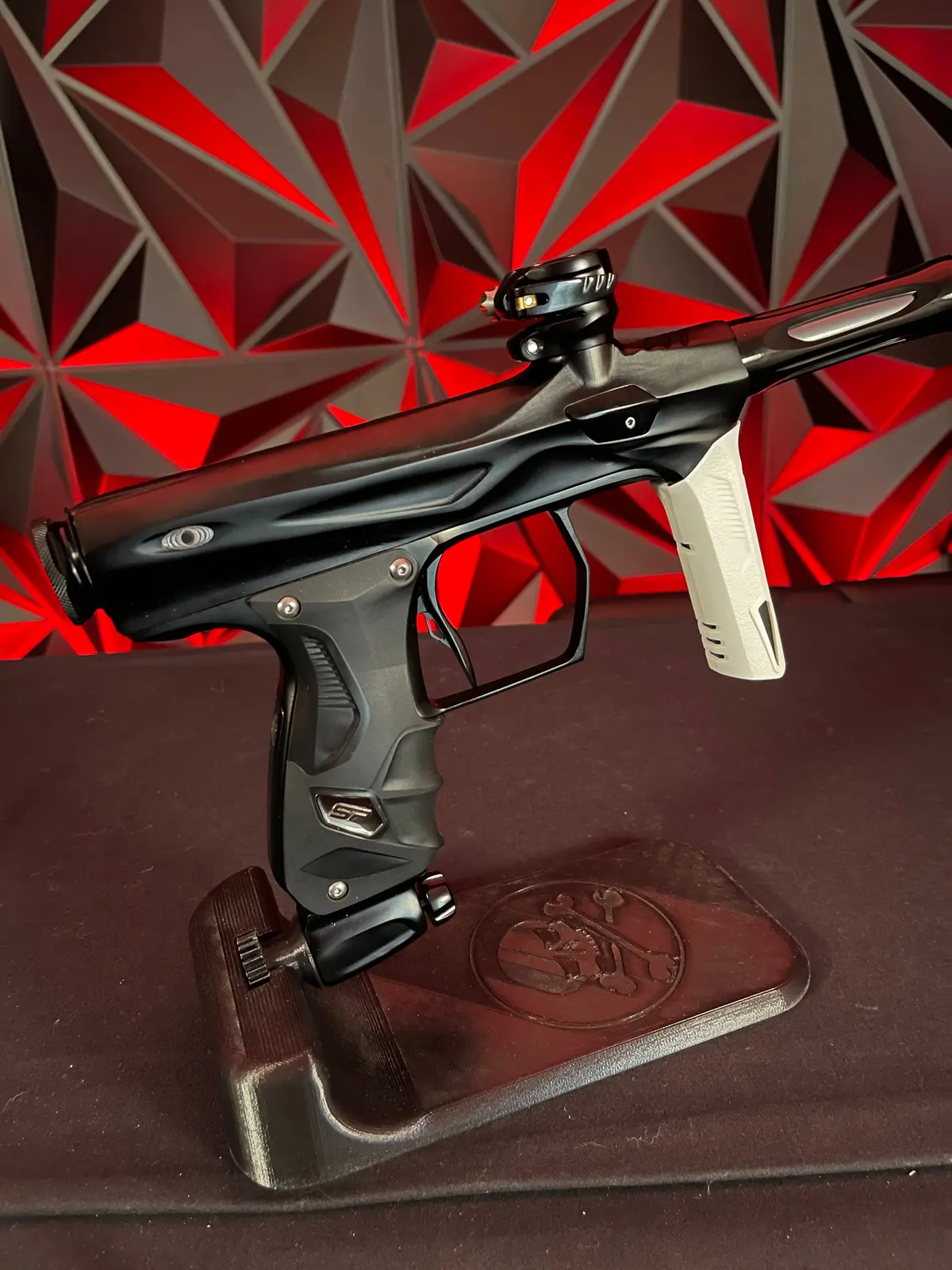Used Shocker Amp Paintball Gun - Black W/White Front Grip & Ssc Soft Tip Bolt 1
