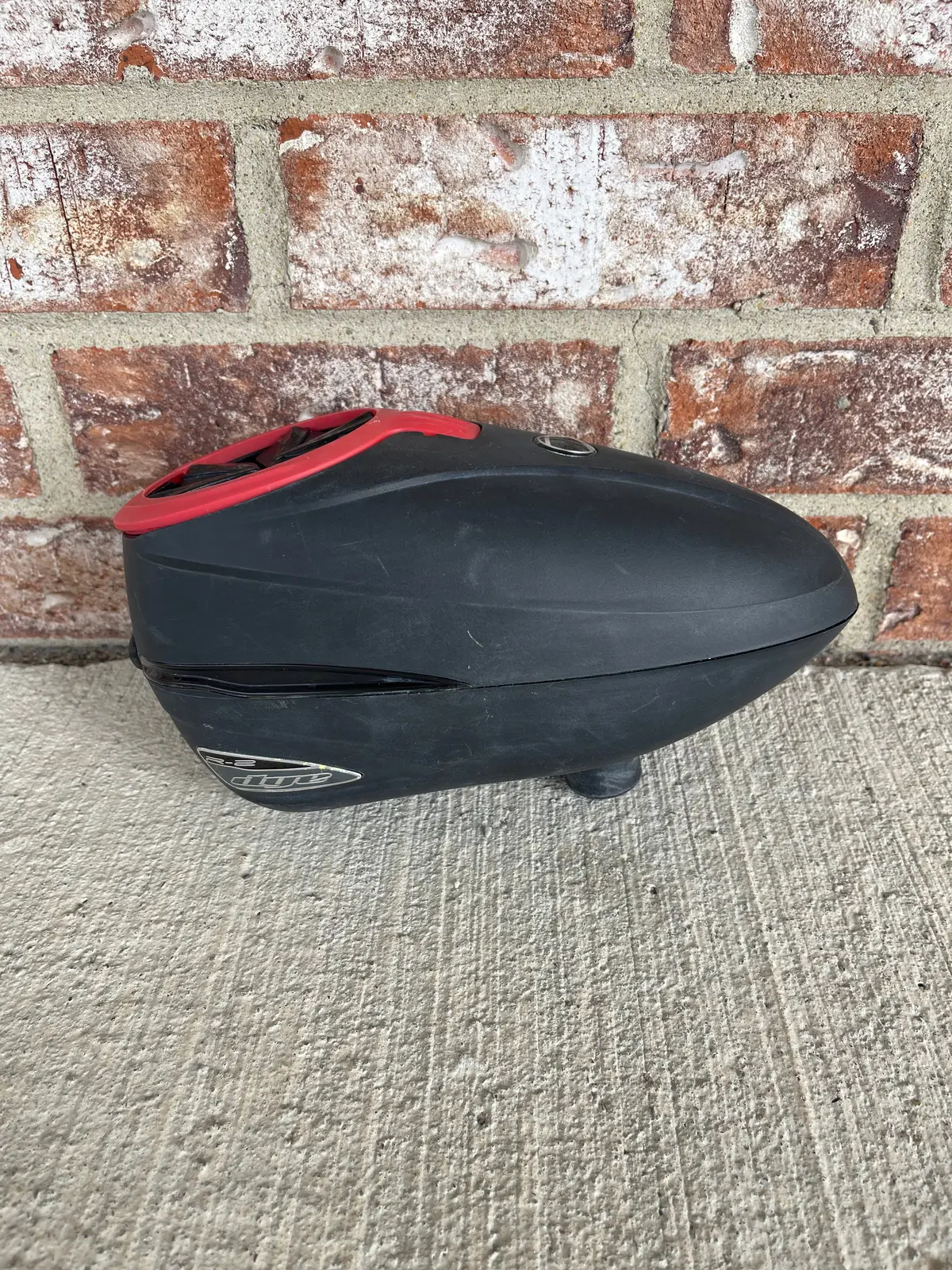 Used Dye R-2 Paintball Loader - Black/Red W/ Red/Black Dye R-2 Speed Feed 1