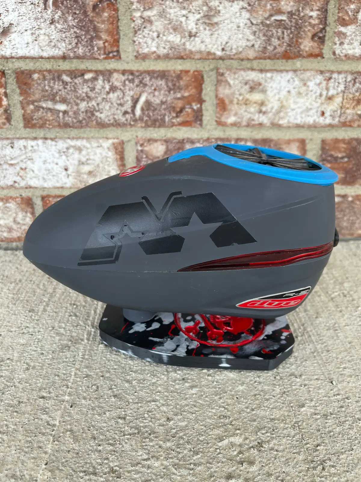 Used Dye R2 Paintball Loader - Grey/Red 1
