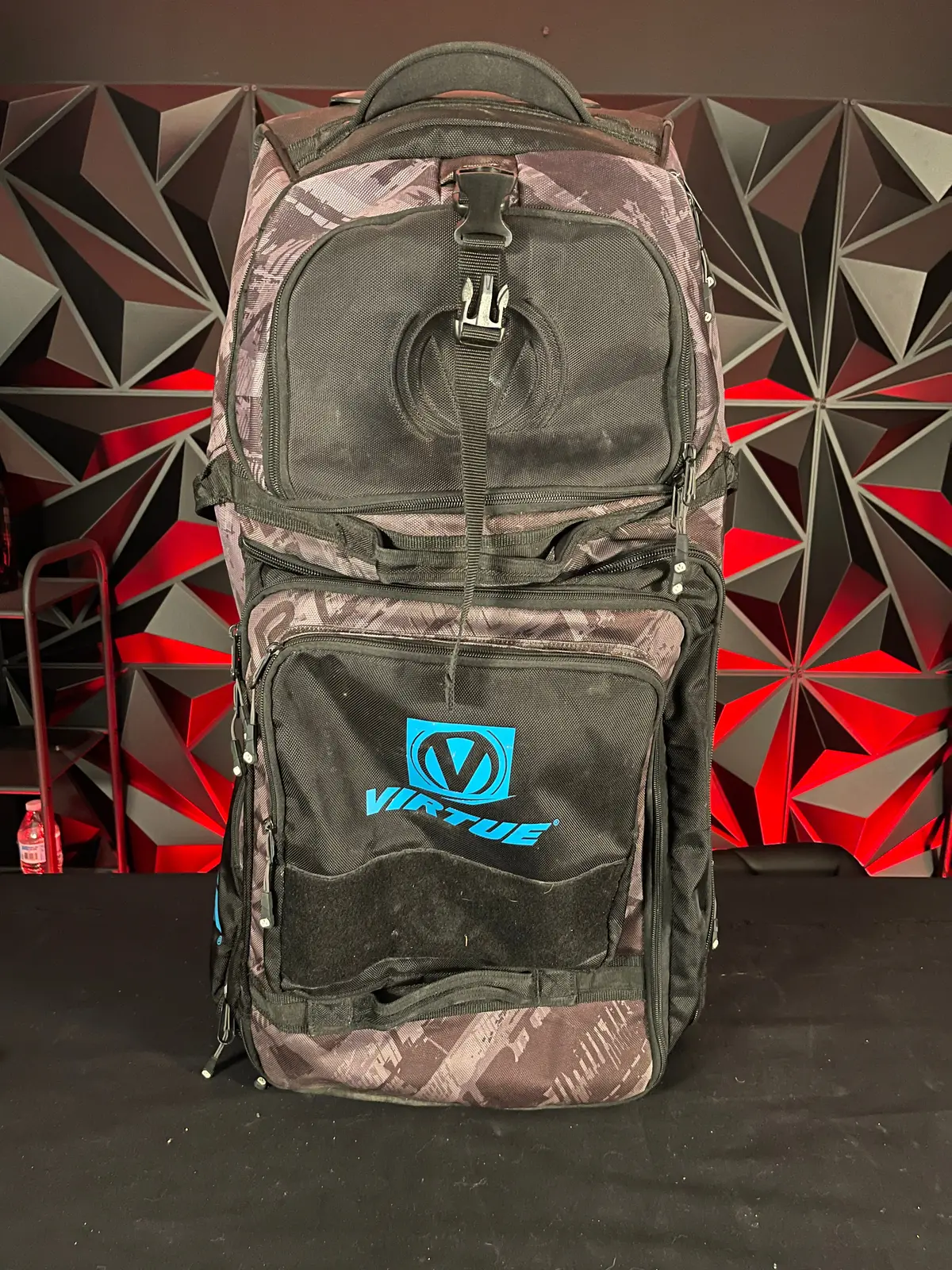 Used Virtue High Roller Gear Bag - Graphic Black 1