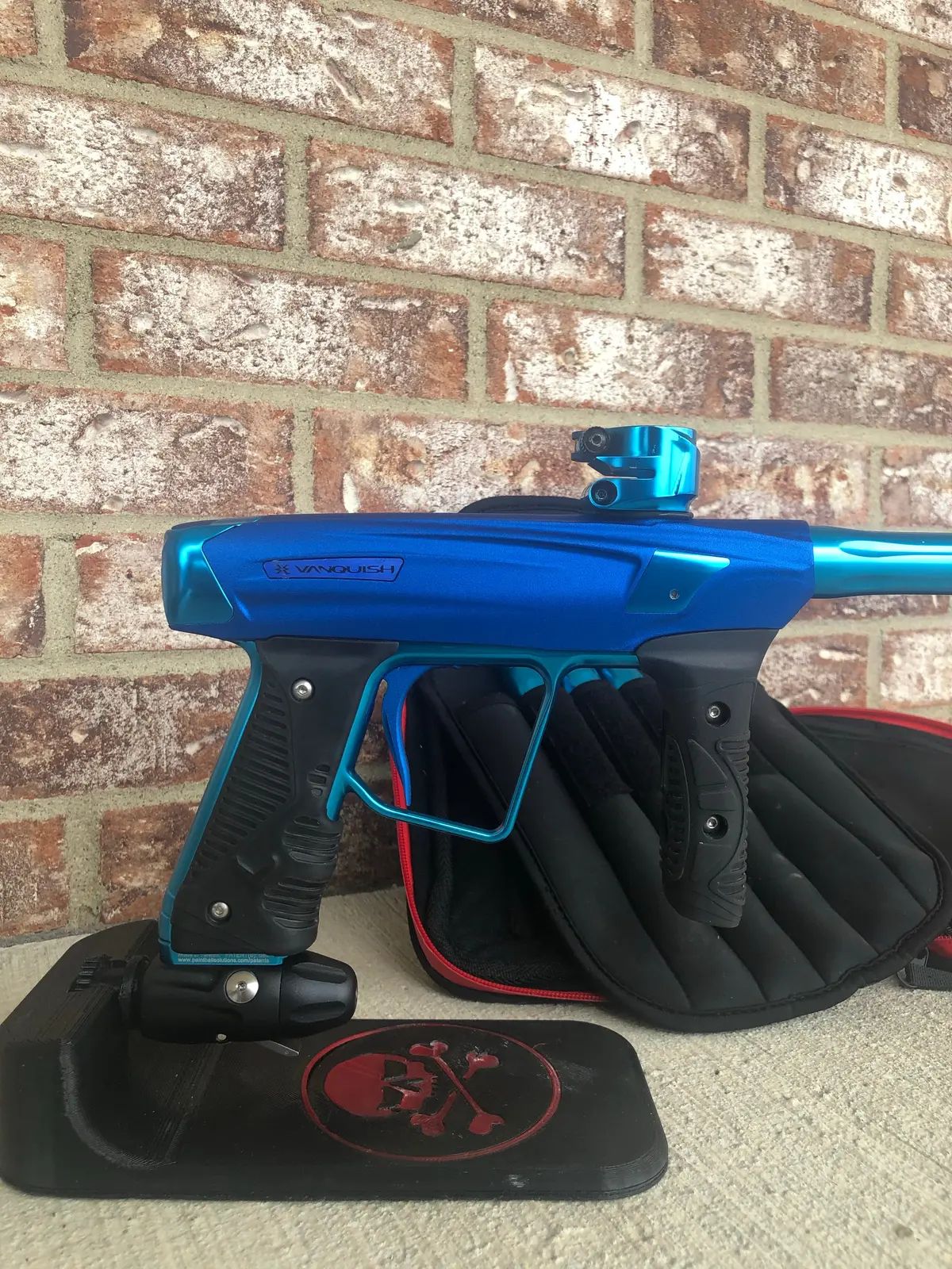 Used Empire Vanquish Gt W/ V16 Bolt Paintball Maker- Blue/Teal 1