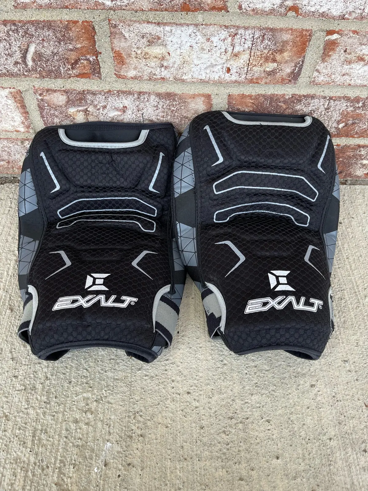 Used Exalt Freeflex Knee Pads - Large - Black 1