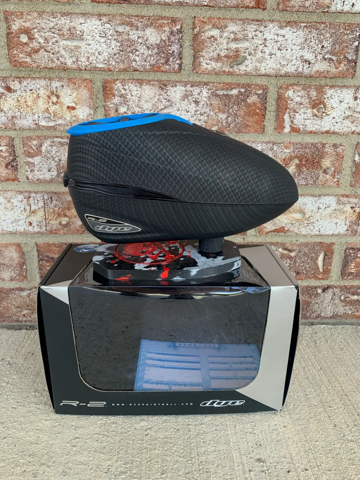 Used Dye R-2 Paintball Loader - Carbon W/ Black/Blue Dye R-2 Speed Feed 1