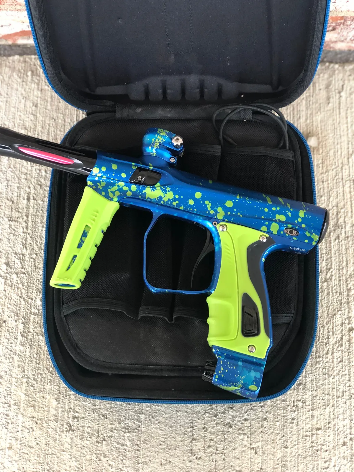 Used Shocker Xls Paintball Marker - Seattle Thunder Edition 1