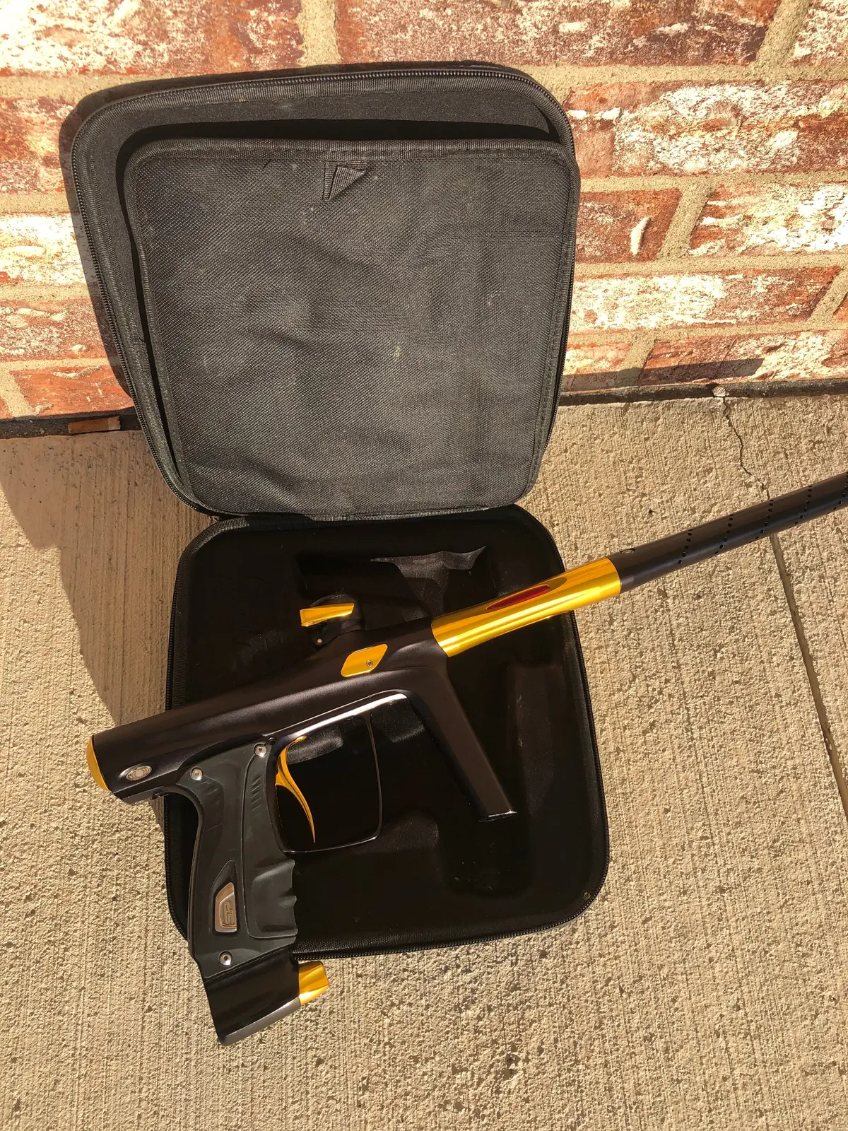 Used Shocker Rsx Paintball Gun - Dust Black/Polished Gold 1
