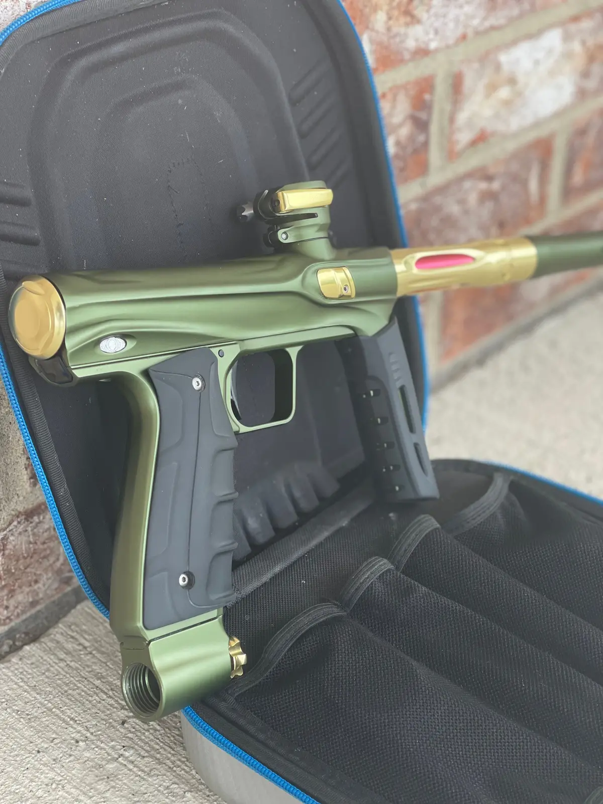 Used Shocker Cvo Paintball Gun - Dust Olive/Polished Gold 1