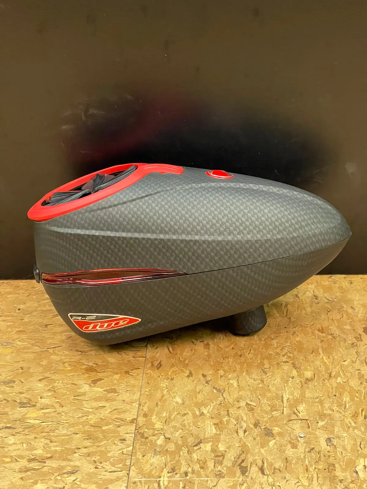 Used Dye R2 Paintball Loader- Carbon W/ Red 1