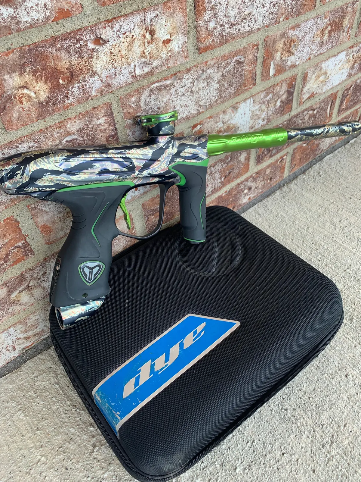 Used Dye M2 Paintball Marker- Pga Tiger Stripe/Lime 1
