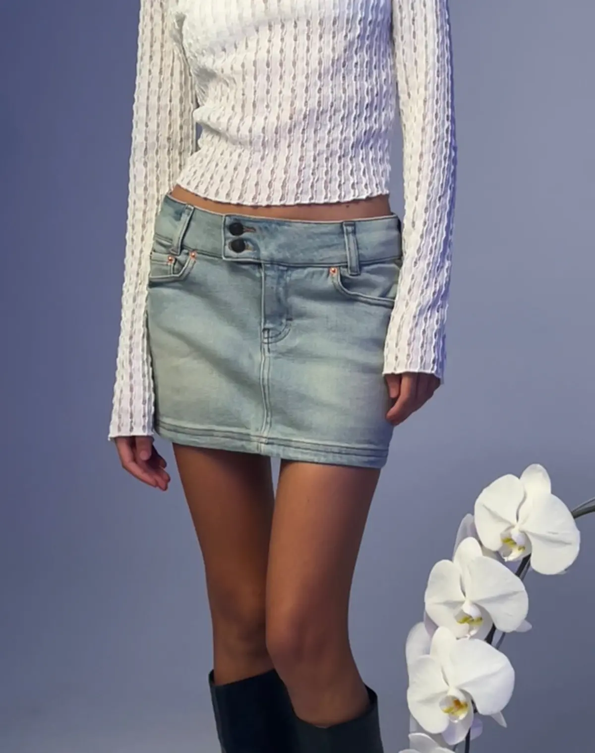 Low Rise Denim Mini Skirt In Super Bleach 1