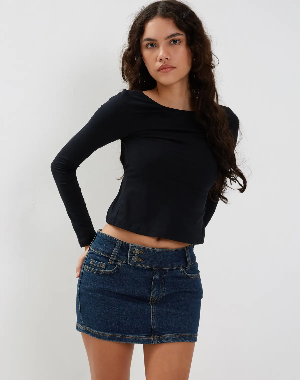 Low Rise Denim Mini Skirt In Dark Vintage Wash 1