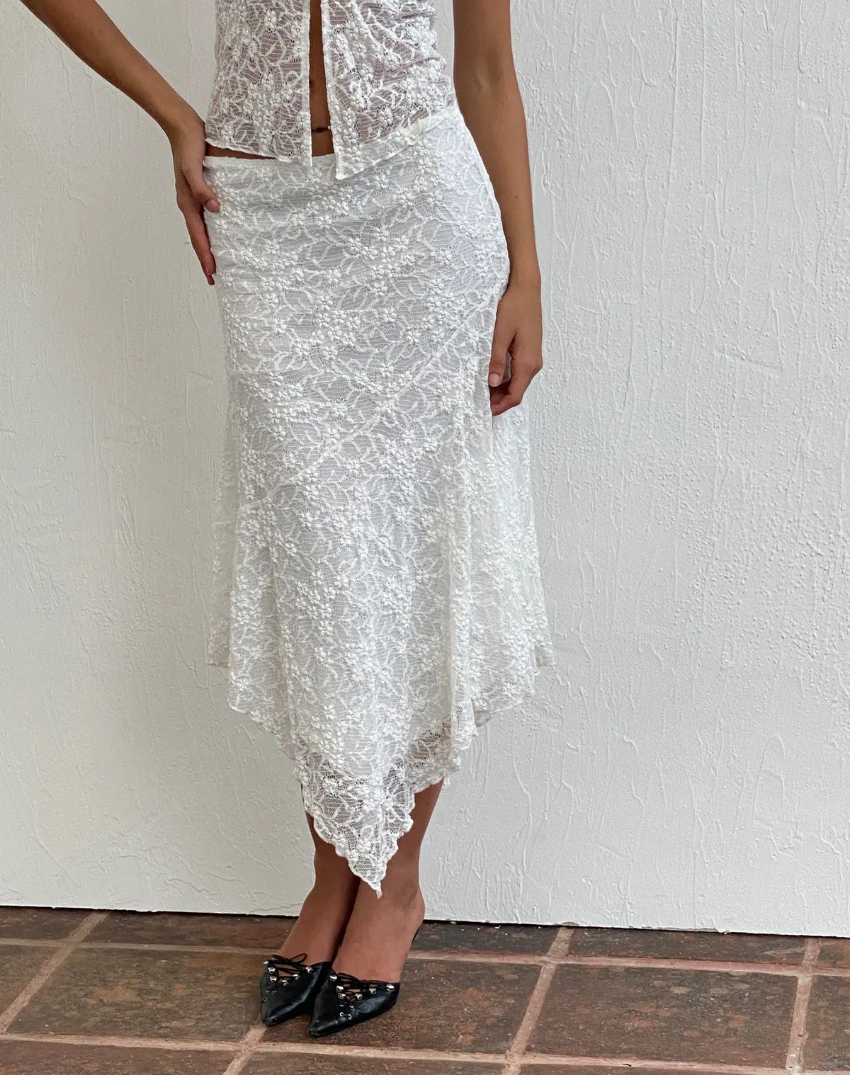 Cinta Low Rise Midi Skirt In Lace Ivory 1